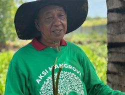 Lelaki yang Menanam Harapan di Pesisir Pangkep