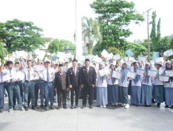 Pemkab Enrekang Salurkan Beasiswa kepada Paskibraka sebagai Bagian dari Apresiasi Kepemudaan