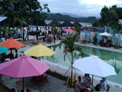 Menralo Beach Pinrang Tarik Ratusan Wisatawan Tiap Akhir Pekan