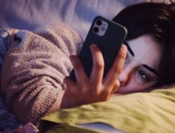 Bahaya Kebiasaan Bed Rotting bagi Kesehatan
