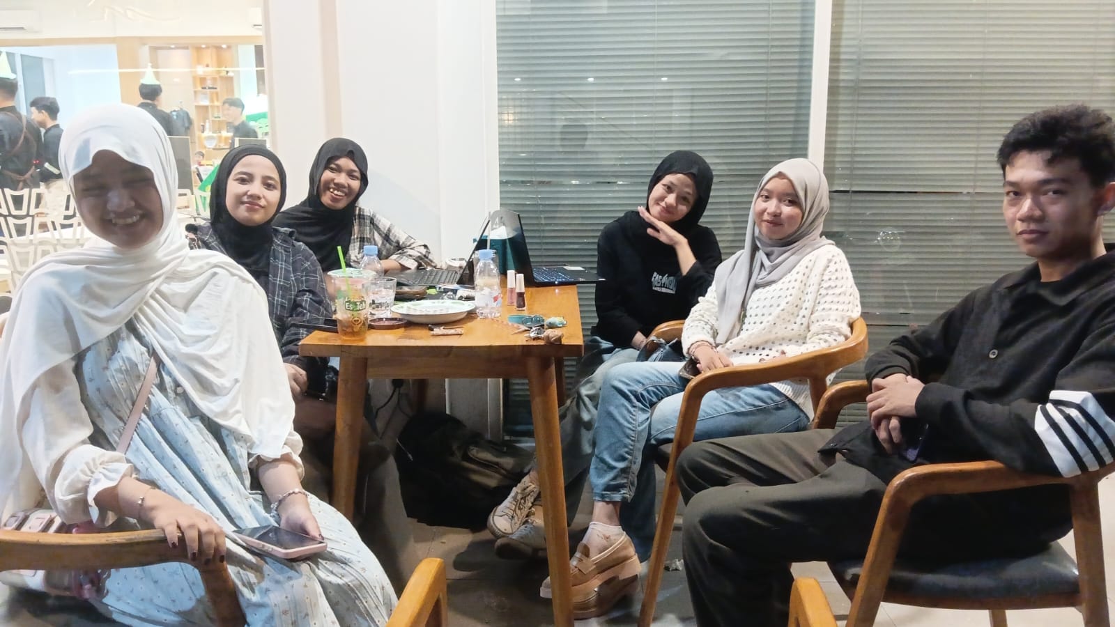 LOMBA KRITIK SASTRA