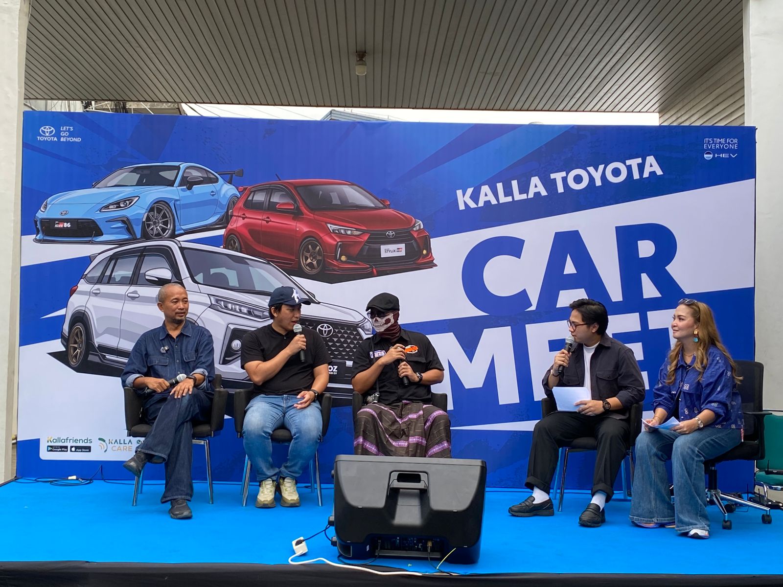 Kalla Toyota Pererat Kebersamaan Pelanggan dan Komunitas Otomotif di Car Meet Makassar
