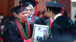 Dari Pesan Terakhir Sang Ibu hingga Menjadi Magister: Kisah Perjuangan Andi Syukur