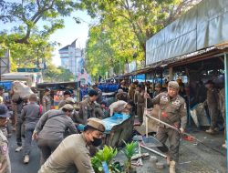 19 Lapak Pedagang Kelapa Memilih Ditata, Fungsi Pedistrian Makassar Kembali