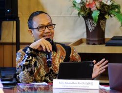 Tidak Hanya Membangun Senyum, Prof Ruslin Menentukan Masa Depan Ribuan Anak Bangsa