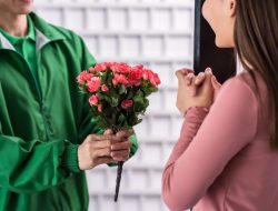 1 Agustus Hari Apa? Harus Beli Bunga Buat Teman
