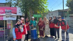 MAHASISWA KKNT INOVASI DESA UNIVERSITAS HASANUDDIN GELOMBANG 116 LAKSANAKAN PEMASANGAN 12 PLANG JALAN DI DESA KABBA