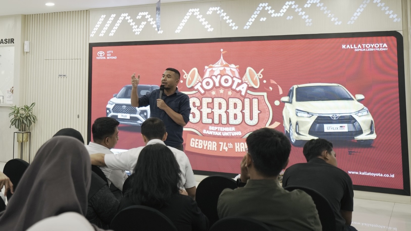 mobil hybrid Kalla Toyota