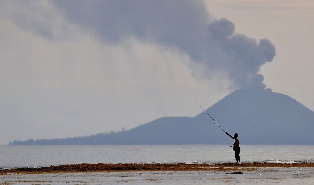 abu vulkanik anak karakatau